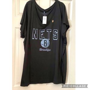 Torrid Sz 5 Black Brooklyn Nets Vneck tee NWT